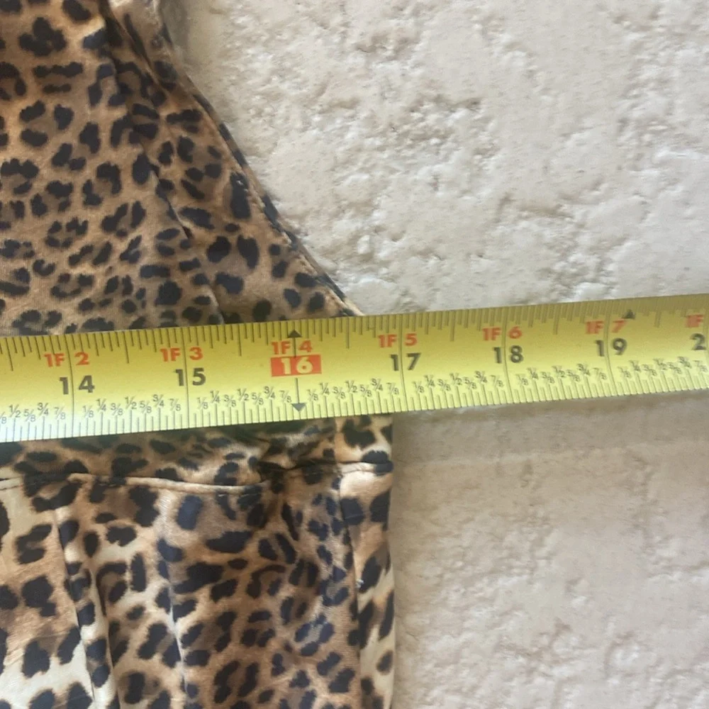 Isle Boutique Animal Print Ruffle Tiers Brown tan Dress size Medium - Picture 7 of 10